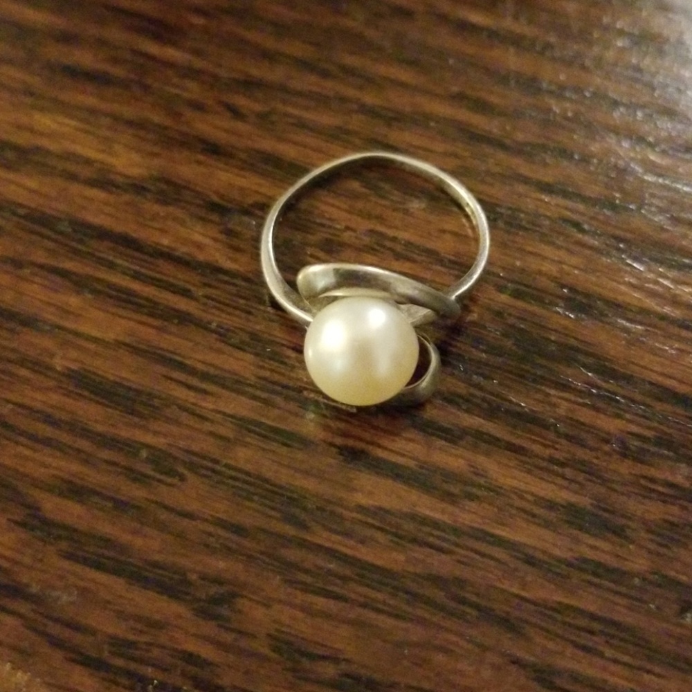 Pearl silver ring